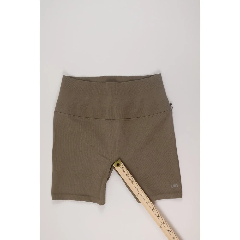 ALO Yoga High-Waist Bike Shorts in Olive